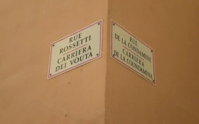 Отель Jolie apartement coeur vieille ville вид на фасад