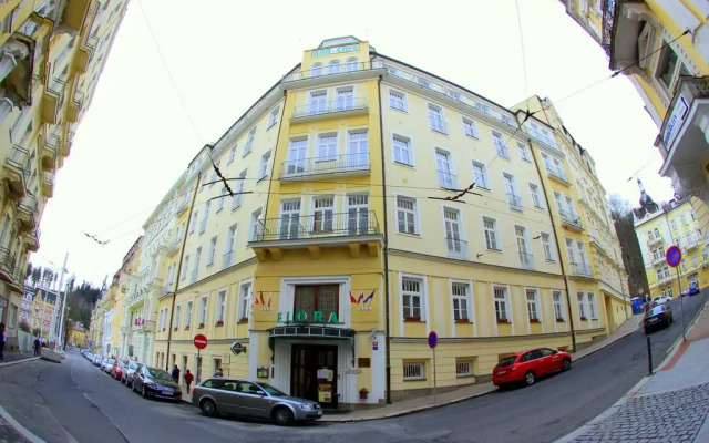 Hotel Flora вид на фасад