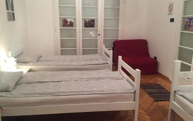 Mosaic Hostel Belgrade комната для гостей
