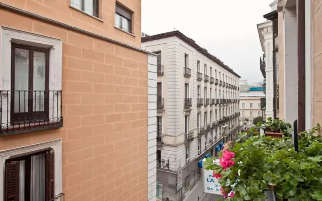 Отель Hostal A Nuestra Senora De La Paloma Мадрид вид на фасад