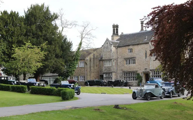 Monk Fryston Hall Hotel парковка