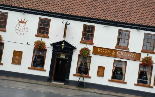 Отель The Rose and Crown вид на фасад