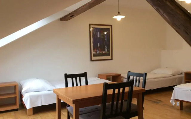 Travellers Hostel комната для гостей