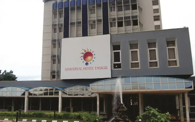 Universal Hotel Enugu вид на фасад