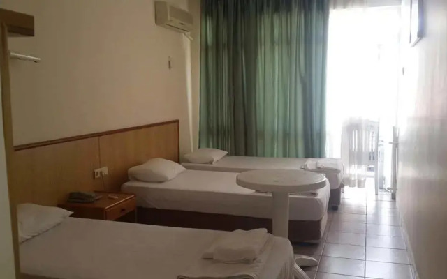 Güvenir Hotel комната для гостей