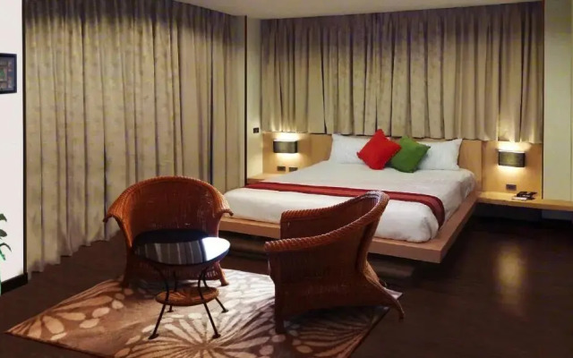 Апартаменты Karon Suite Apartment комната для гостей