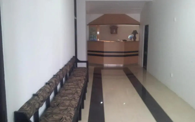 Отель Queens rest inn комната для гостей