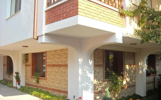 Отель Boyadjiyski Guest House вид на фасад