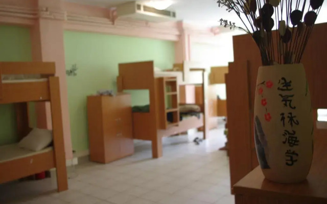 Small Funny World Athens - Hostel комната для гостей