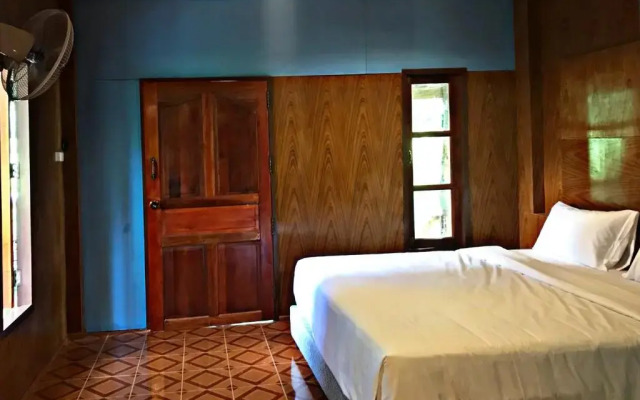 Отель Easylife Bungalow Ланта комната для гостей