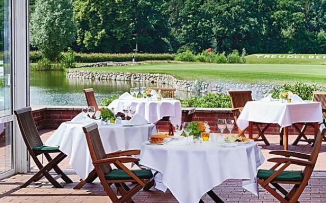 Steigenberger Hotel Treudelberg 2