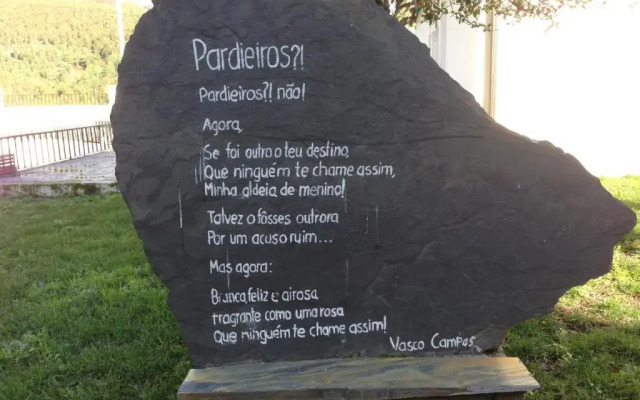 Отель Alojamento Local De Pardieiros вид на фасад