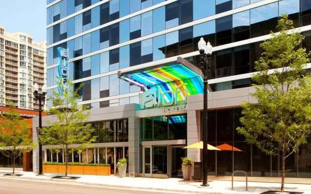 Отель Aloft Chicago City Center вид на фасад