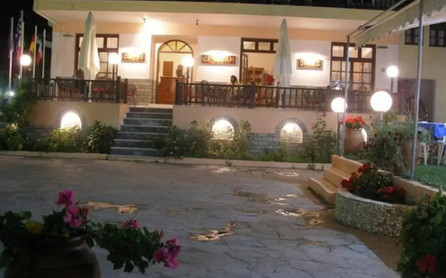 Hotel Alexandros вид на фасад