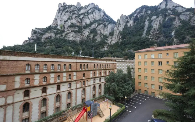 Hotel Abat Cisneros вид на фасад