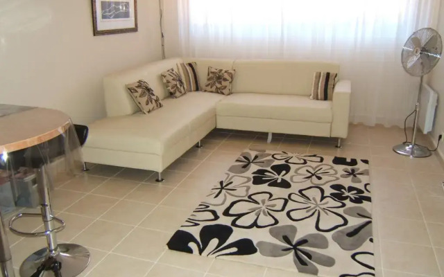 Отель Eden Residence комната для гостей