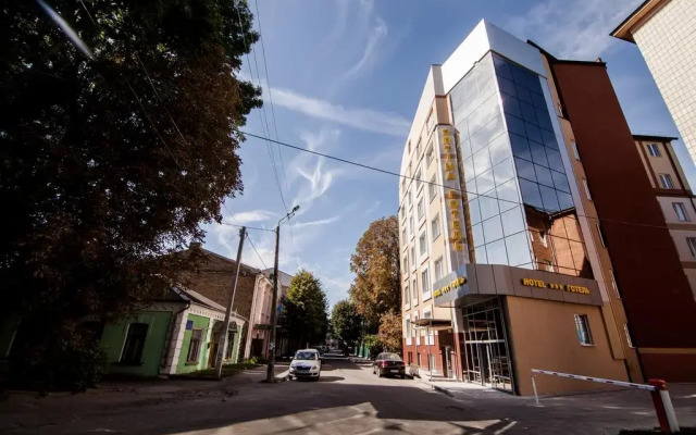 Гостиница Optima Rivne вид на фасад