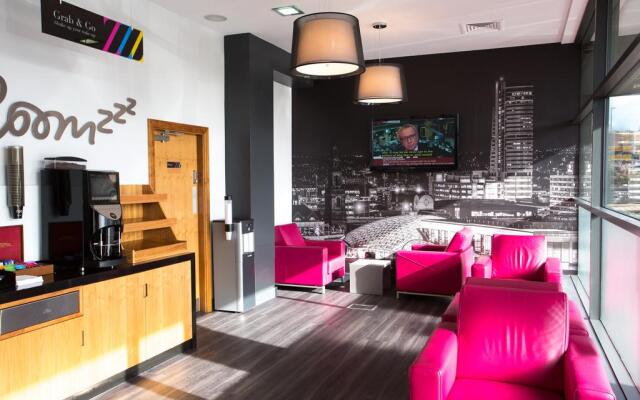 Roomzzz Leeds City West 2