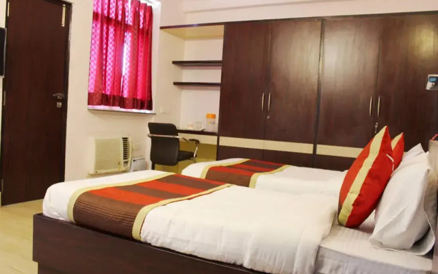 Отель OYO Rooms Hawa Sadak Bais Godam комната для гостей