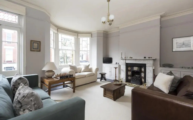 Отель onefinestay - Highbury private homes комната для гостей