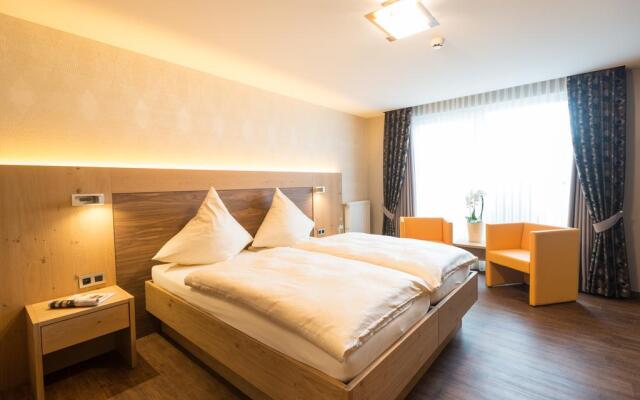 Hotel Haus Tiefenbach In Buellingen Belgium From 117 Photos