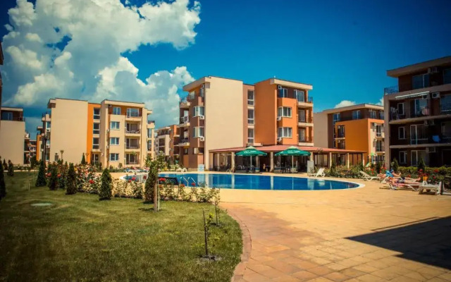 Holiday Garden Hotel вид на фасад