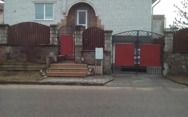 Гостиница Guesthouse Lugovaya вид на фасад
