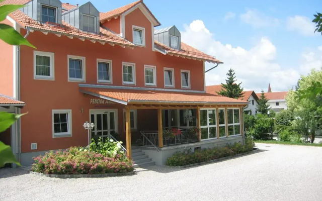 Hotel-Pension Scharl am Maibaum вид на фасад