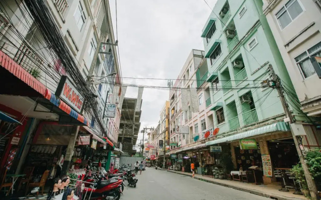Отель Magnific Guesthouse Patong вид на фасад
