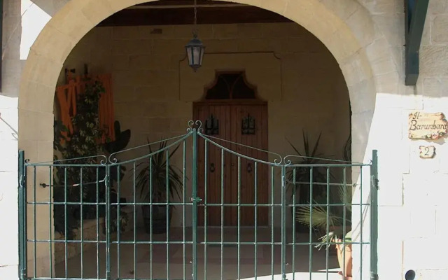 Отель Barumbara Farmhouse вид на фасад