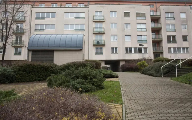 Отель Spacious Prague Flat вид на фасад