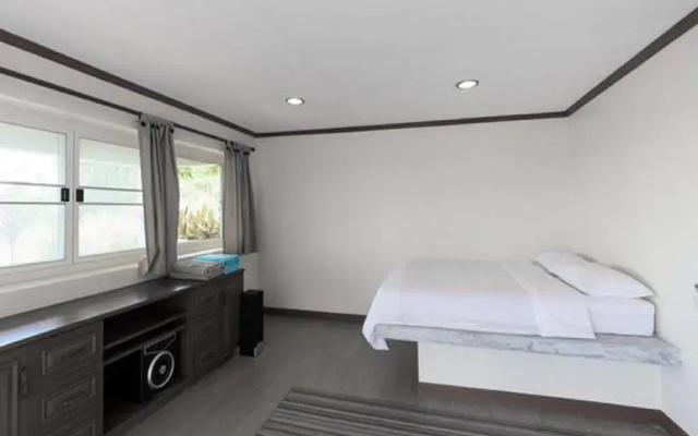 Designer Villa The Boat House