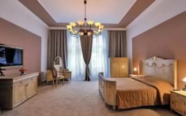 Rezime Crown Hotel комната для гостей