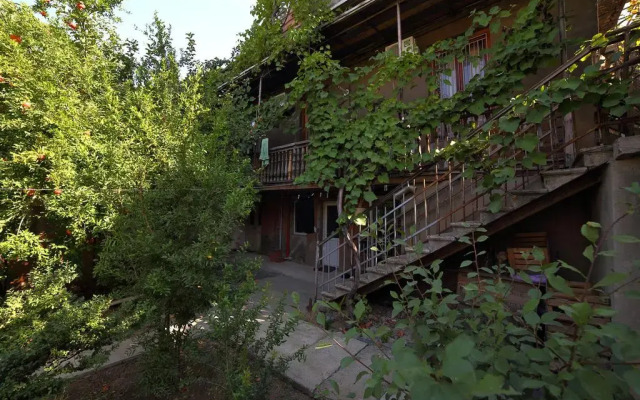 Отель Guest House Beautiful Tbilisi вид на фасад