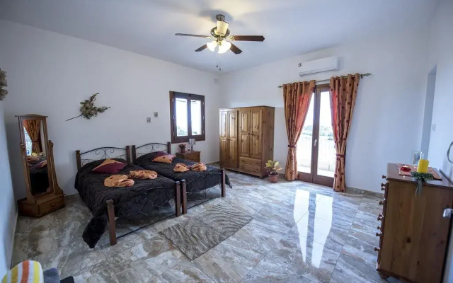 Отель South Olives комната для гостей
