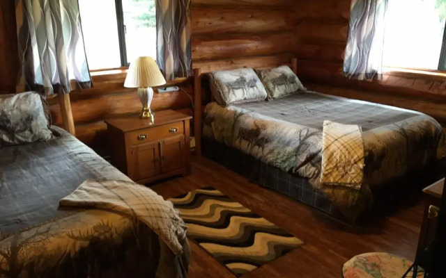 Отель Summit River Lodge & Campsites комната для гостей