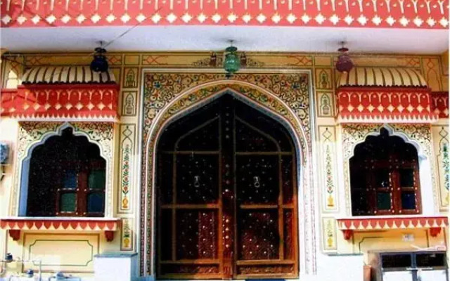 Hotel Baba Haveli вид на фасад