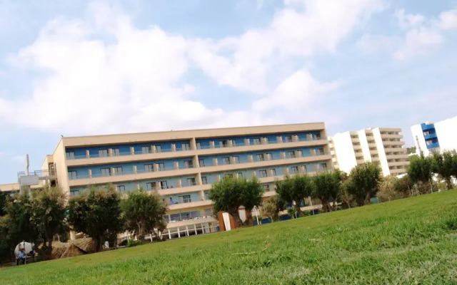 Отель Blue Sea Beach Resort - All Inclusive вид на фасад