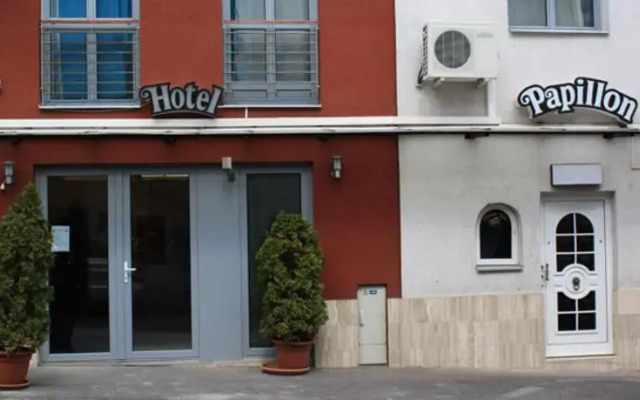 Апартаменты Papillon Apartment Будапешт вид на фасад