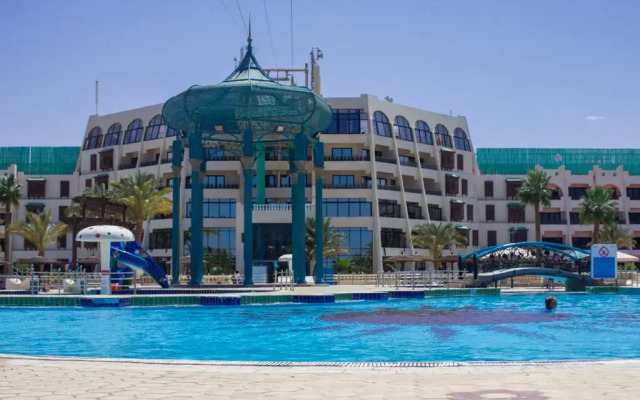 Golden 5 Topaz Club Suites Hotel бассейн