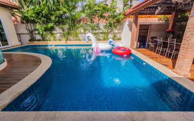 Cosy Beach Pool Villas by Pattaya Sunny Rentals 1