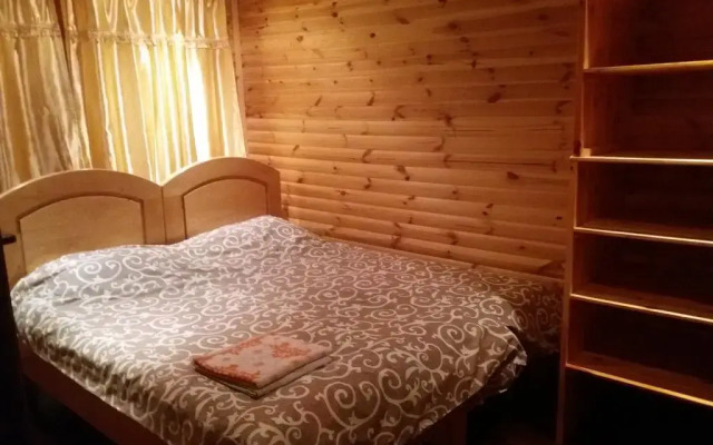 Отель Pid Zelyonym Dakhom Country House Берегово комната для гостей
