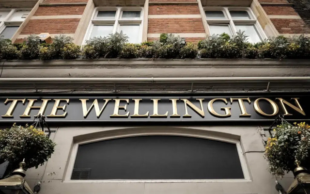 The Wellington Hotel вид на фасад
