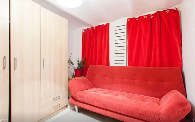Отель Kaboom Showroom & Guesthouse комната для гостей