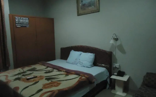 Отель Sir Bee Guest House комната для гостей