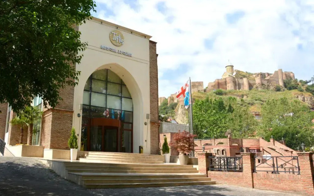 Отель Tiflis Palace вид на фасад