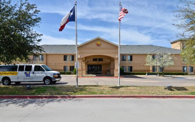 Quality Inn & Suites DFW Airport South 2