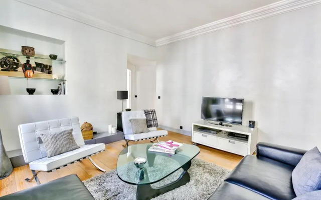 Отель Luxury and Spacious Appartment in Saint Michel Франция, Париж - отзывы, цены и фото номеров - забронировать отель Luxury and Spacious Appartment in Saint Michel онлайн комната для гостей