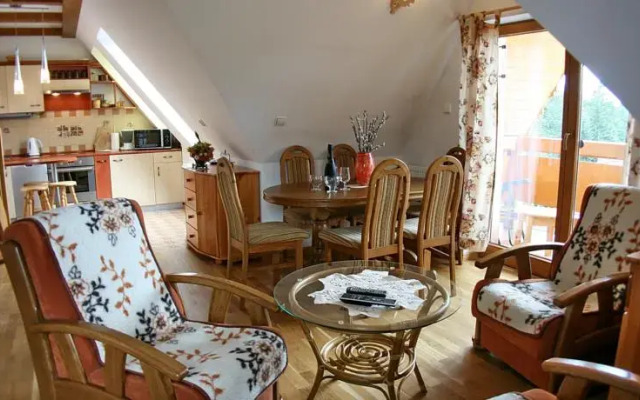 Отель Apartament Słoneczny Zakopane Косцелиско комната для гостей