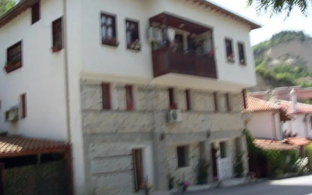 Отель Guest House Rimski Most вид на фасад